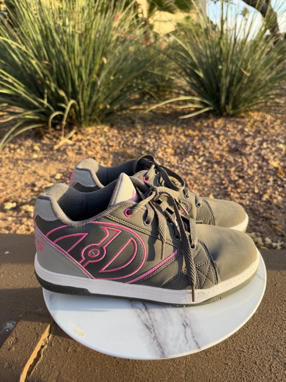 Heelys Gray and Pink Low-Top Skate Sneakers women's size 9